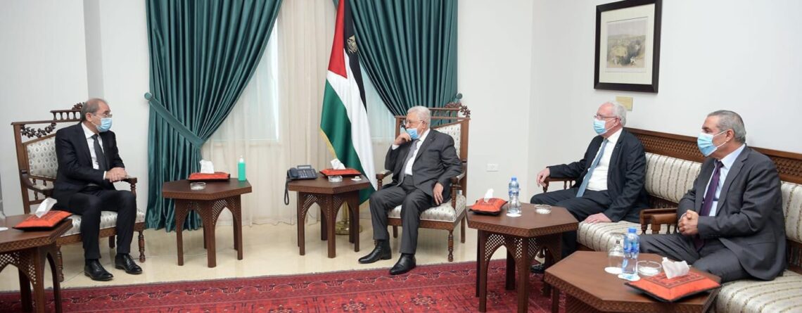 President Abbas receives the Jordanian Minister of Foreign Affairs