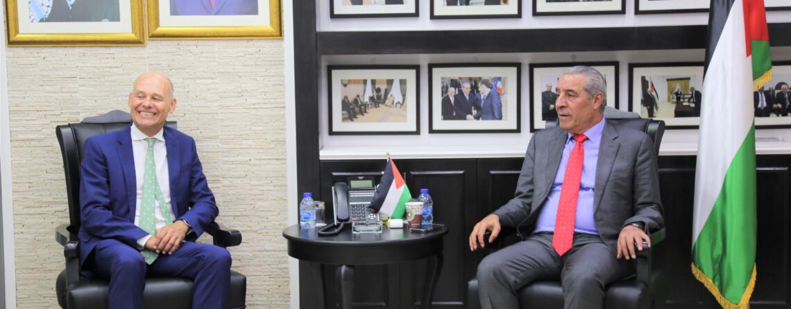 الشيخ يبحث مع سفير هولندا آخر مستجدات القضية الفلسطينية